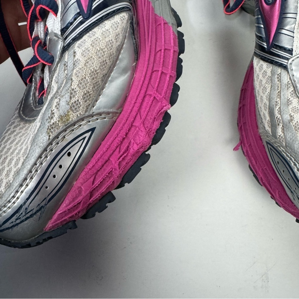 Brooks GTS 14 white & pink running shoes athletic workout - Picture 5 of 9